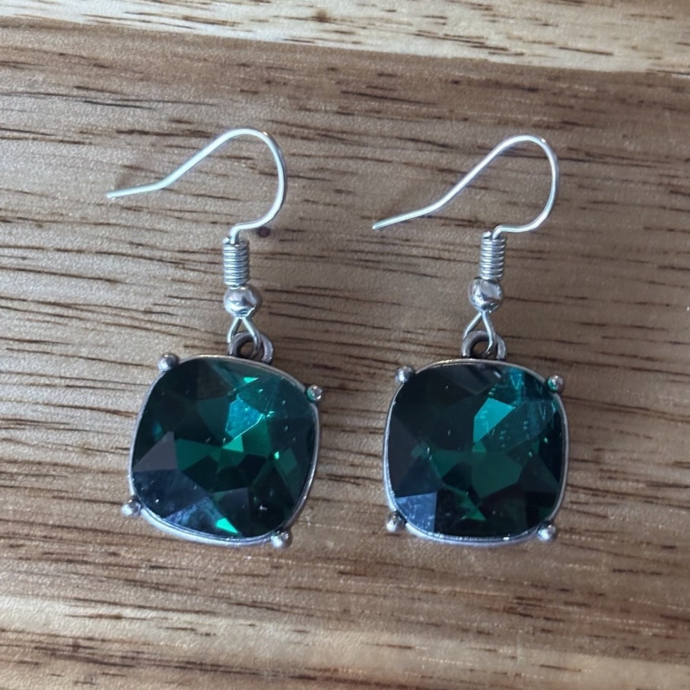 Silver Tone Drop Earringsโ Teal Color PREOWNED UNBRANDED Jewelry Boho Casual
